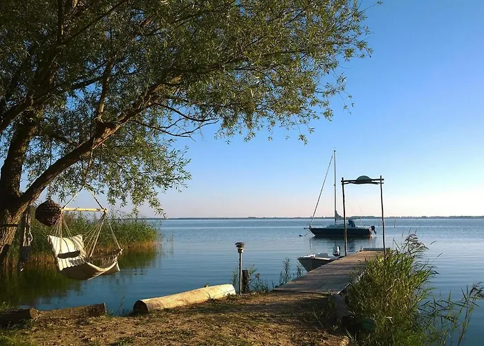 度假居 Holiday On The Backwaters, *